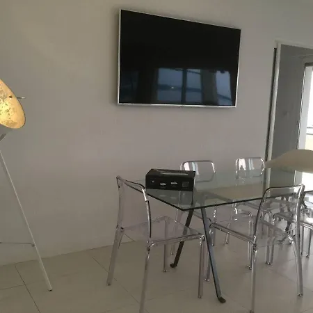 Sea View - Three Bedrooms 民宿 戛纳